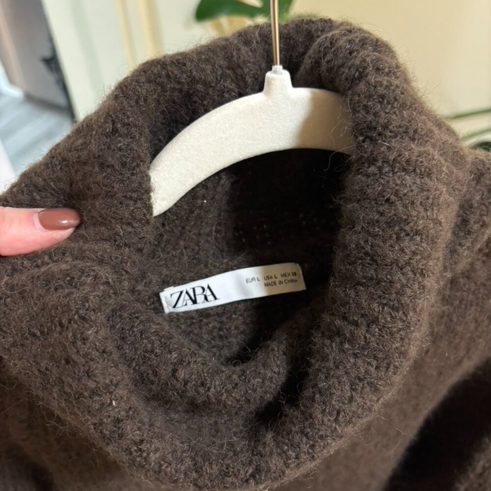 Cropped Turtleneck Sweater - Picture 2 of 2